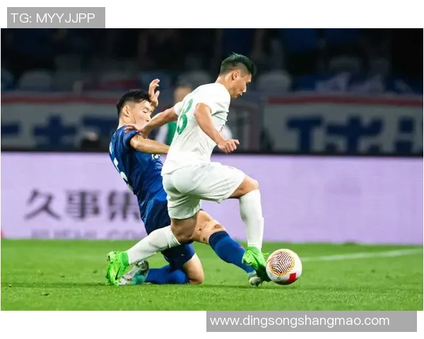 2013年中超精彩对决上海申花与武汉卓尔朱挺的巅峰较量回顾